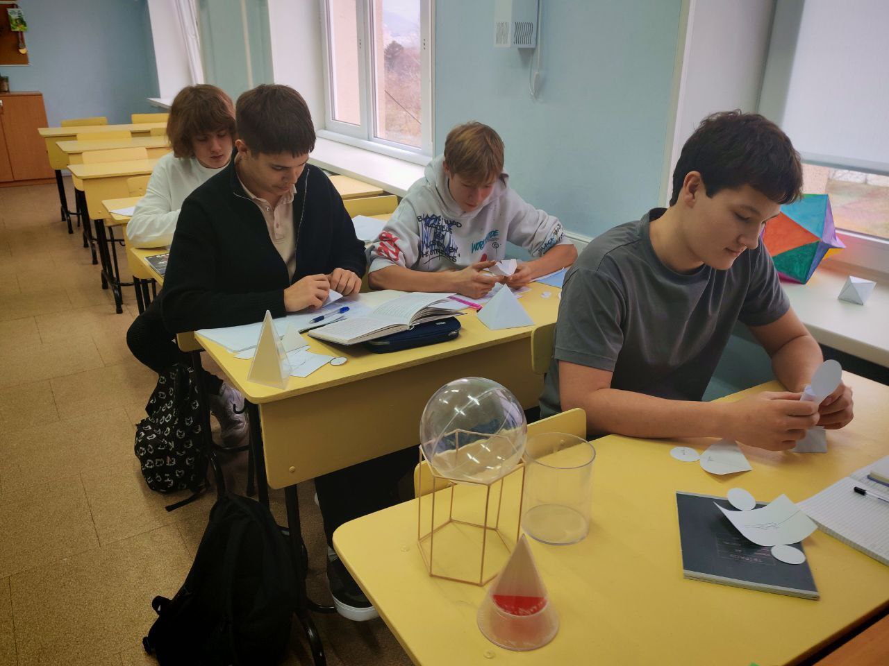 УРОК ГЕОМЕТРИИ В 11 КЛАССЕ ПО ТЕМЕ 