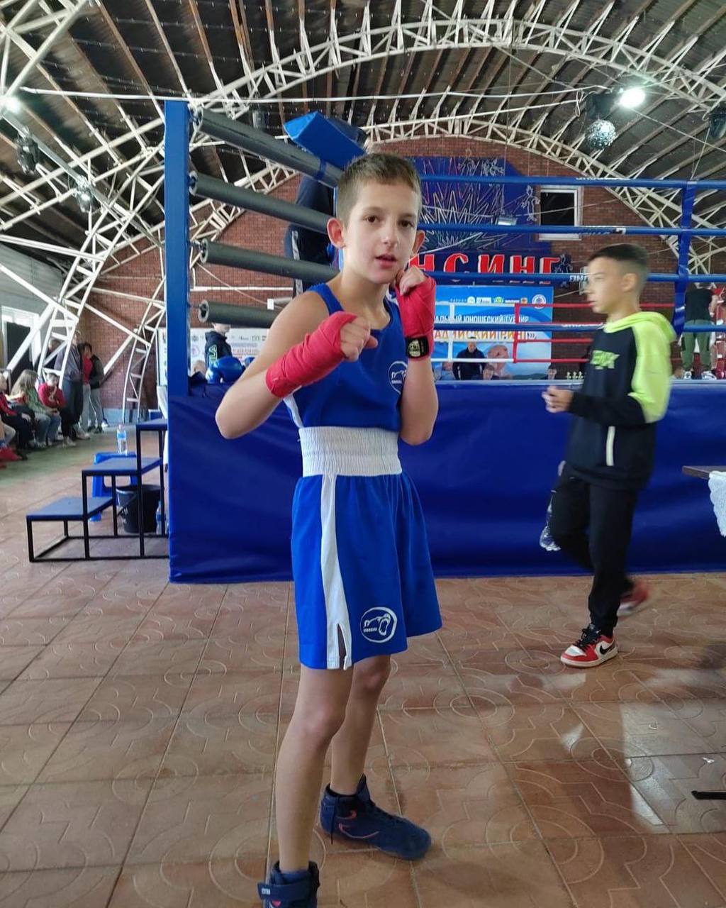 Биктудин Данил, ученик 4А класса - победитель турнира по боксу