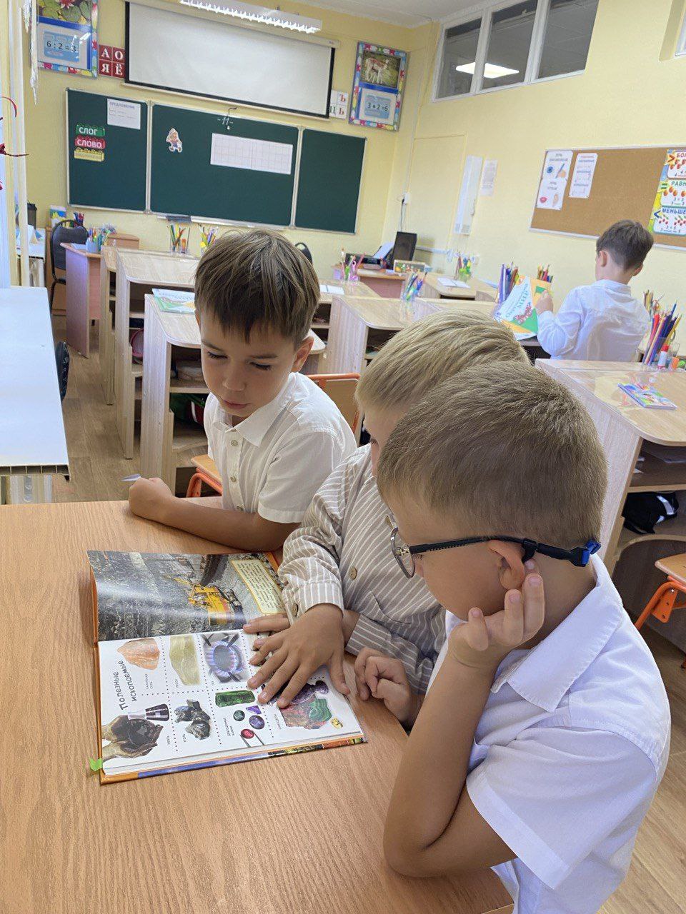 ПЕРВЫЕ ДНИ В ШКОЛЕ