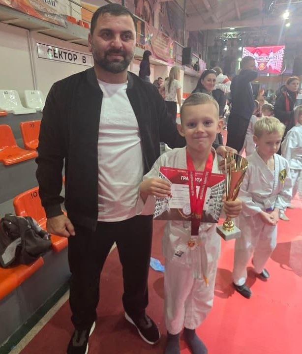 МАЛЕНЬКИЕ ЧЕМПИОНЫ